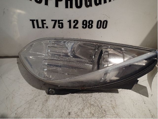 Frontlykt venstre halogen til Mitsubishi Colt 2004-2008 (Type VII, Fase 1)  (1,3     motorkode 135930||0301 208 201)