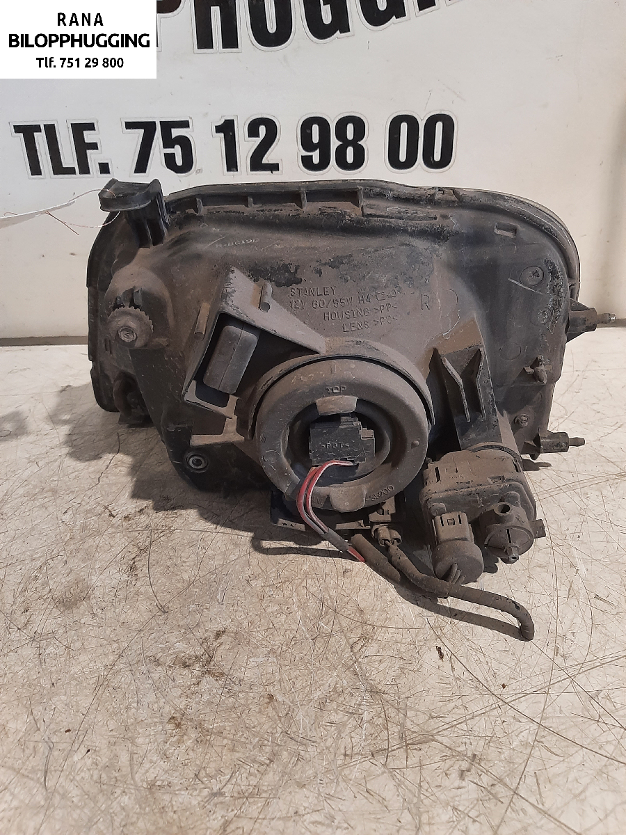 Frontlykt høyre halogen til Mitsubishi L200 1996-2006 (Type III) (2,5 4D56|)