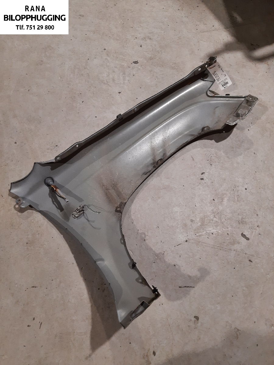 Skjerm venstre foran til Toyota Hilux 2002-2005 (HILUX 4X4|)