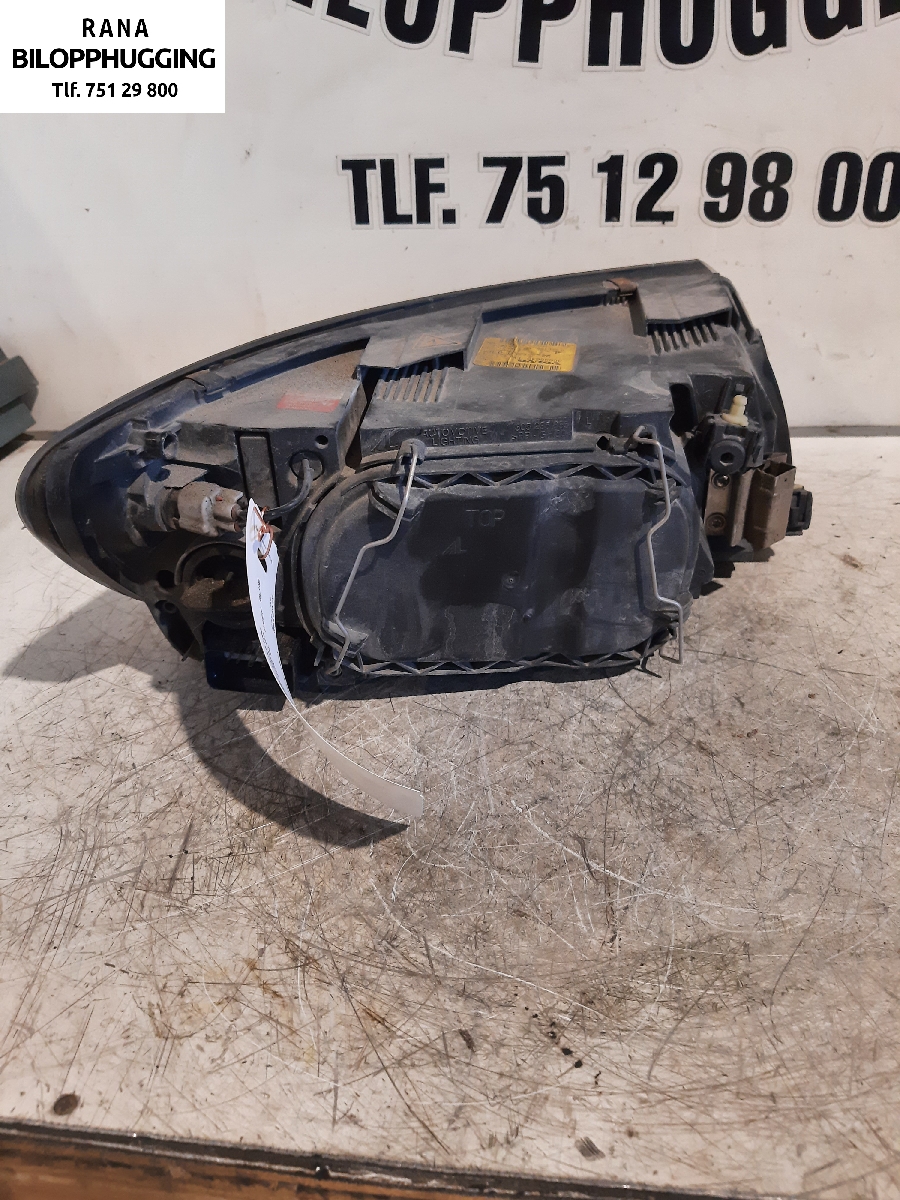 Frontlykt venstre xenon til Volvo S40 2004-2007 (Type II, Fase 1)  (2,0 d       D4204T||30698640)