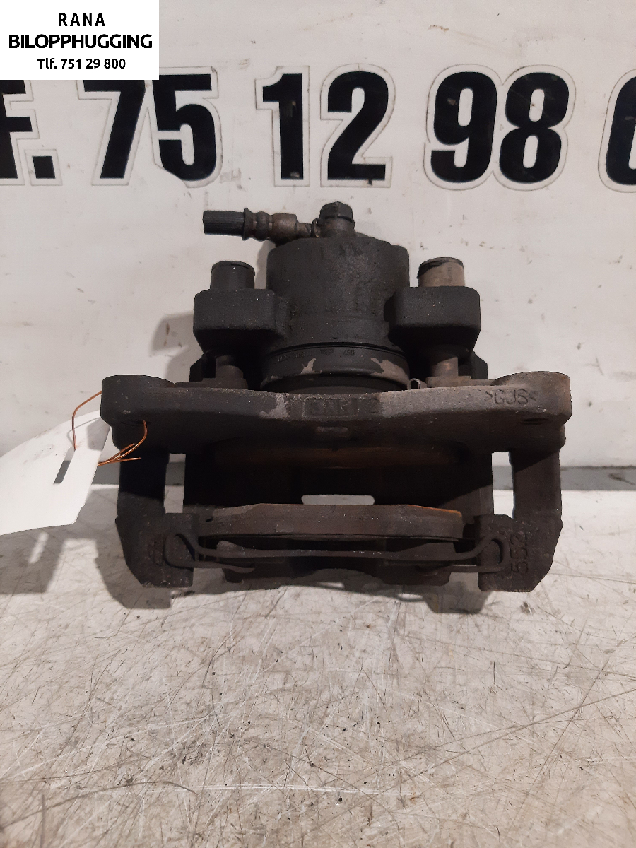 Bremsecaliper venstre foran til Toyota Yaris, 2012-2014 (Type III, Fase 1)  (1,5 Hybrid  bensin/elektro|)