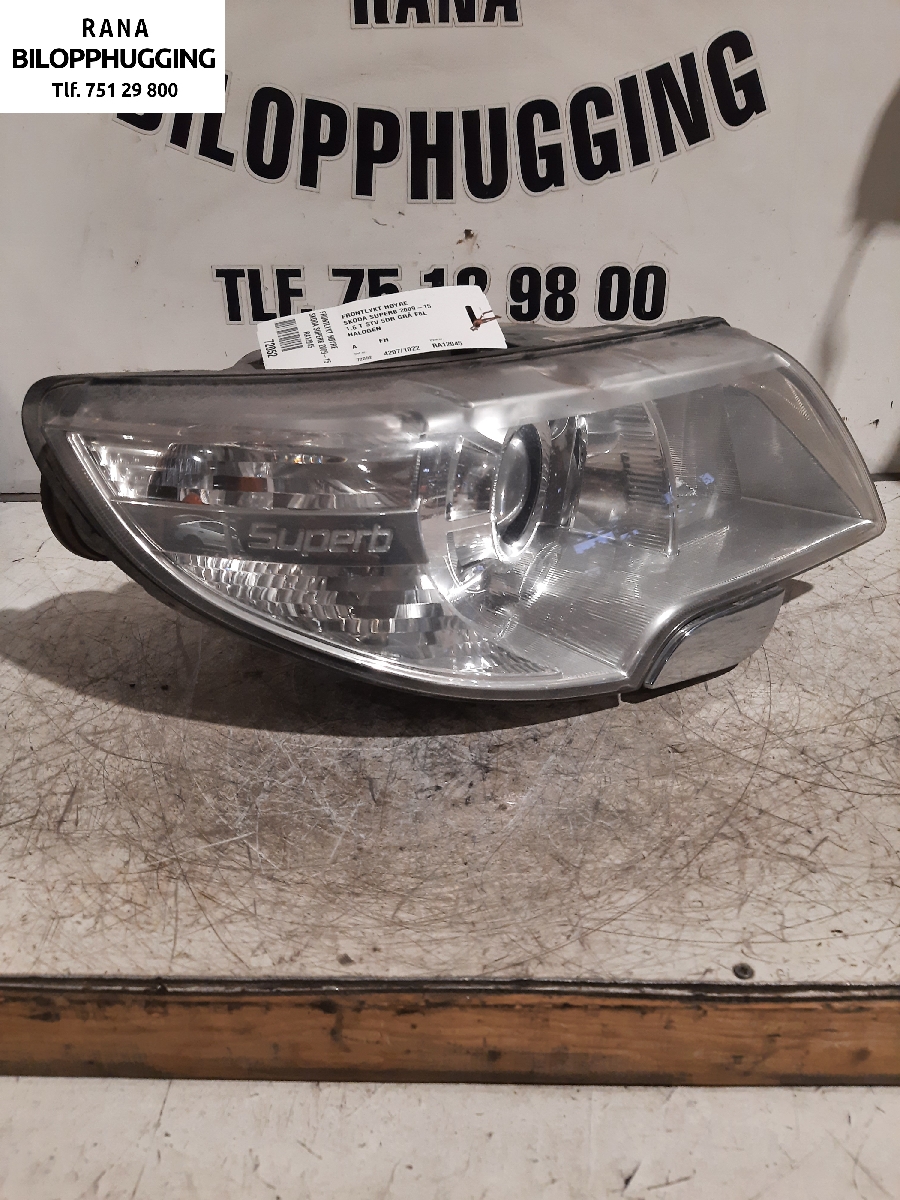 Frontlykt høyre halogen til Škoda Superb 2008-2015 (Type II) (1,6 TDI CAYC|3T1941018C||3T1941016C)