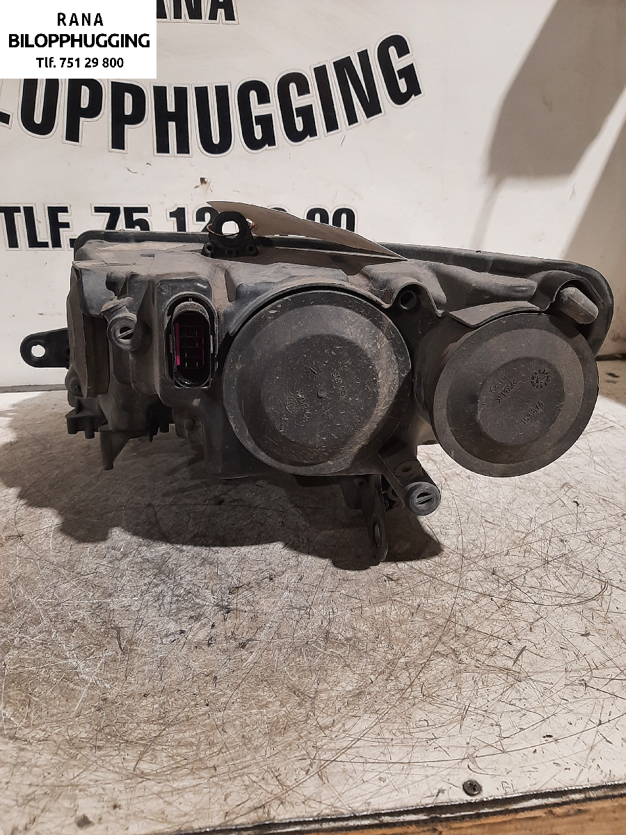 Frontlykt høyre halogen til Škoda Superb 2008-2015 (Type II) (1,6 TDI CAYC|3T1941018C||3T1941016C)