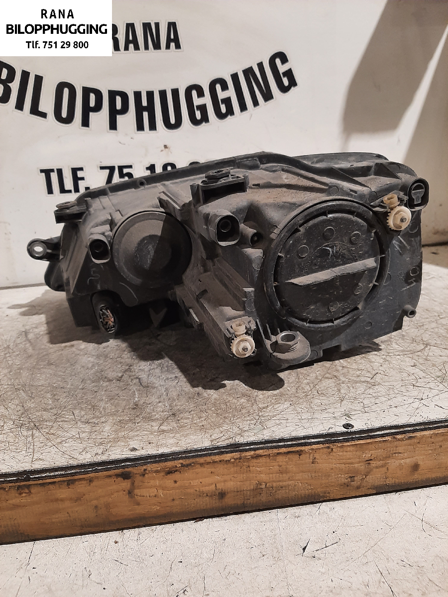 Frontlykt høyre halogen til VW Jetta 2011-->>  (VOLKSWAGEN|5C7941006A|)