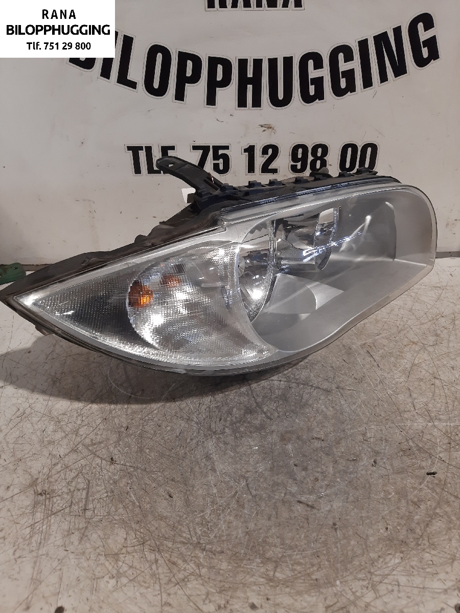 Frontlykt høyre halogen til BMW 1-Serie 2004-2011 (E81/E82/E87/E88) (E81/E82/E87/E88) (BMW||63.12 6924486)