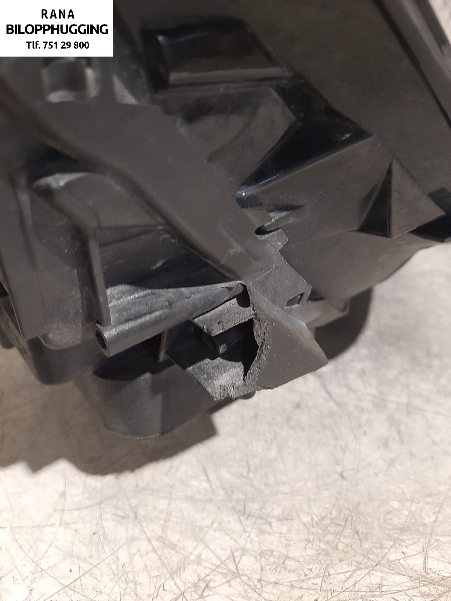 Frontlykt høyre halogen til VW Golf Sportsvan 2014-2018  (VOLKSWAGEN|90056239||517941725B)