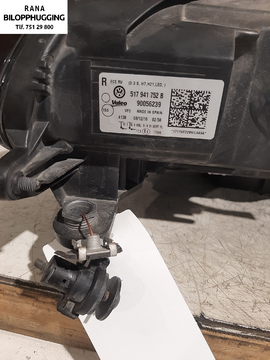 Frontlykt høyre halogen til VW Golf Sportsvan 2014-2018  (VOLKSWAGEN|90056239||517941725B)