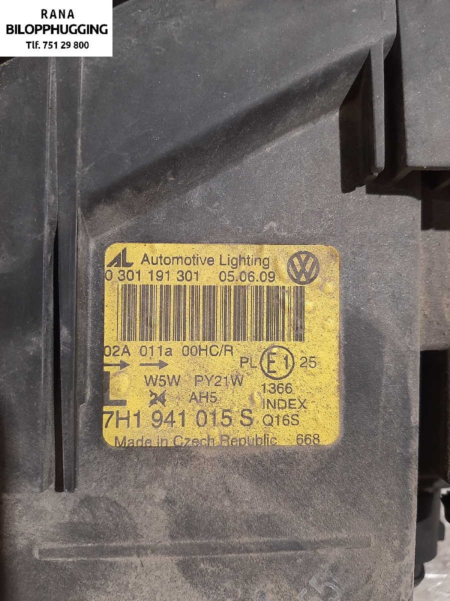 Frontlykt venstre halogen til VW Transporter / Caravelle 2003-2009 (Fase 1) (T5) (T5) (VOLKSWAGEN|7H1941017N||7H1941016S)