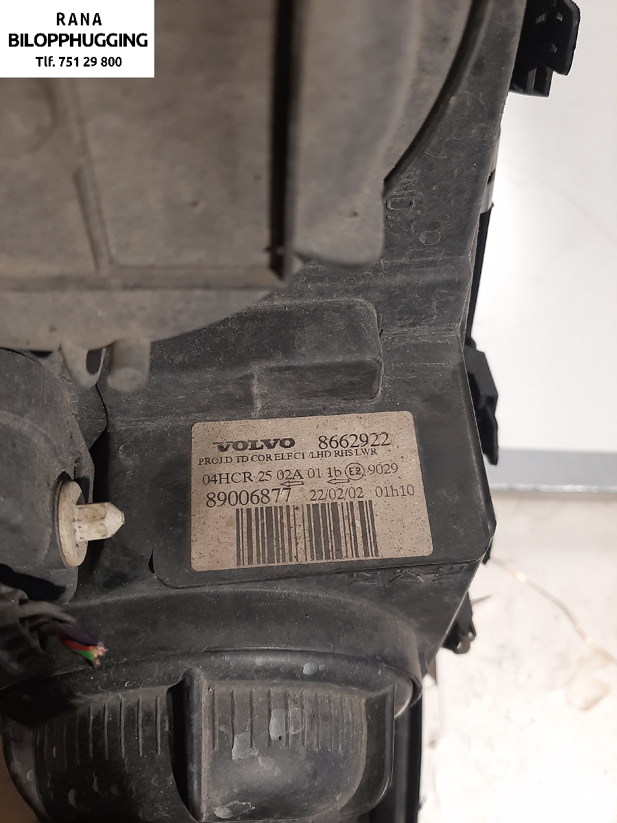 Frontlykt høyre halogen til Volvo V70 2000-2004 (Type II, Fase 1)  (2,0 T  B5204 T5||89006877)