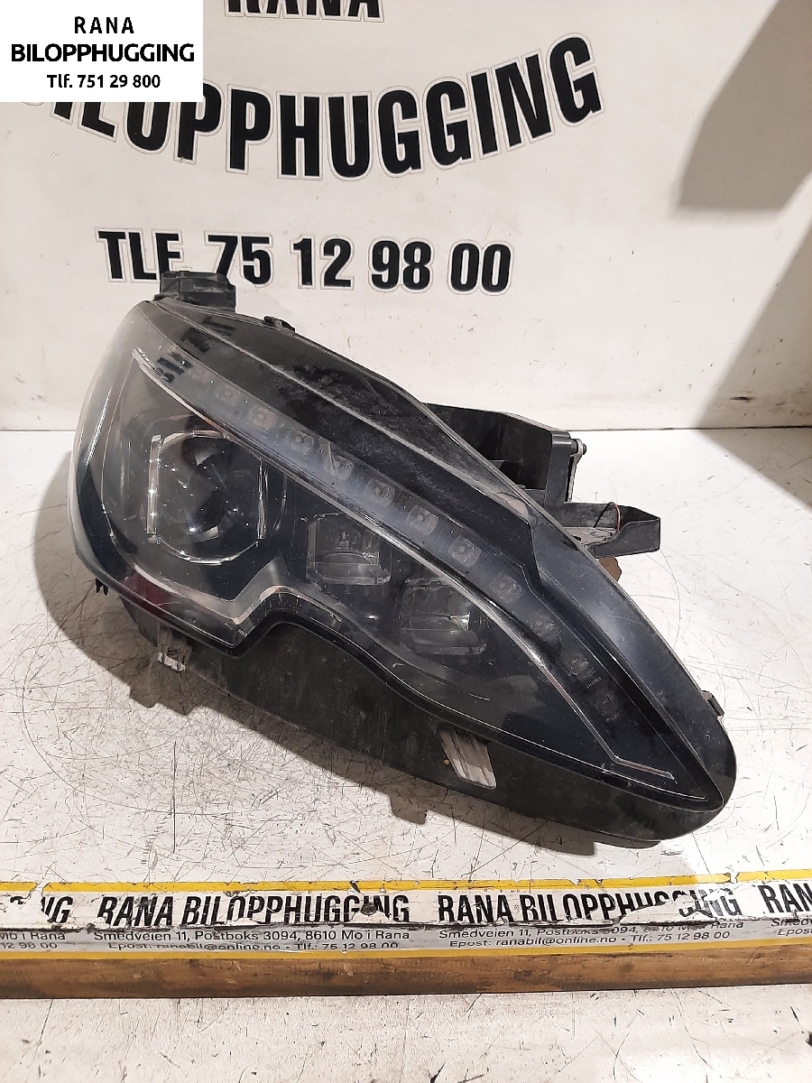 Frontlykt høyre xenon til Peugeot 308, 2013-2021 (Type II)  (1,6 EP6CDT bensin|96778323)
