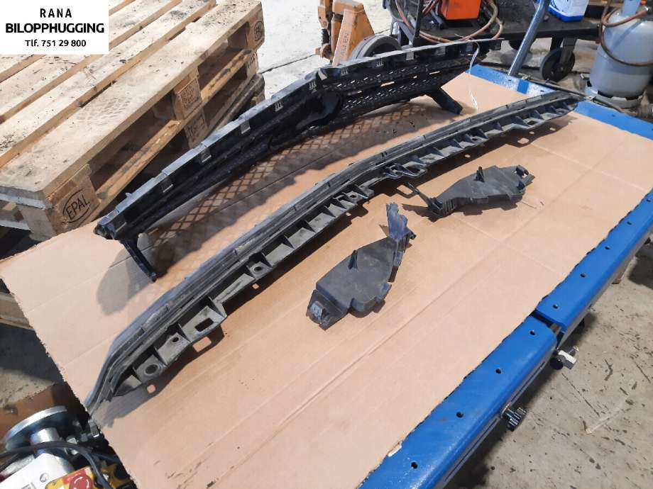 Grill til Mercedes B-Klasse 2011-2018 (W246) (W246) (MERCEDES|)