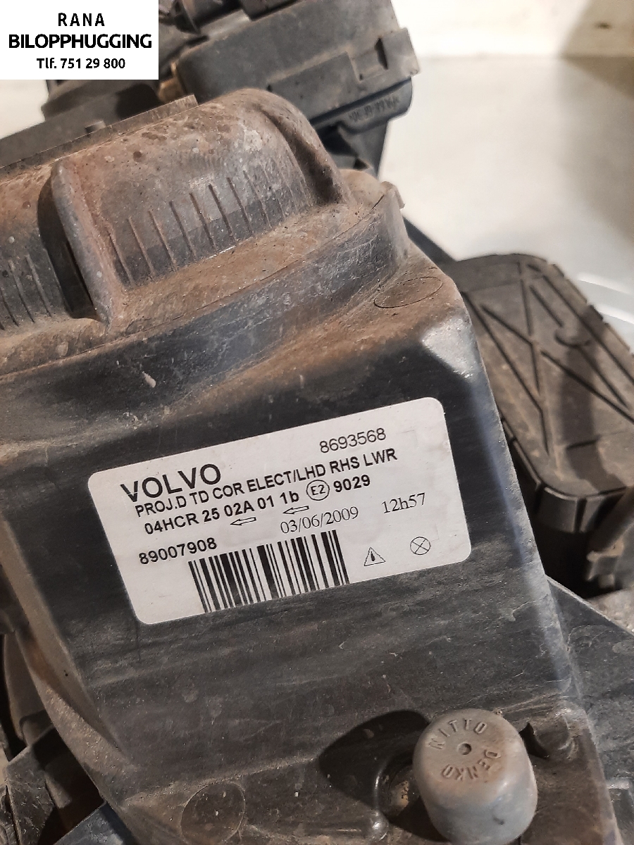 Frontlykt høyre halogen til Volvo V70 2000-2004 (Type II, Fase 1)  (2,4 D STV||8693568)