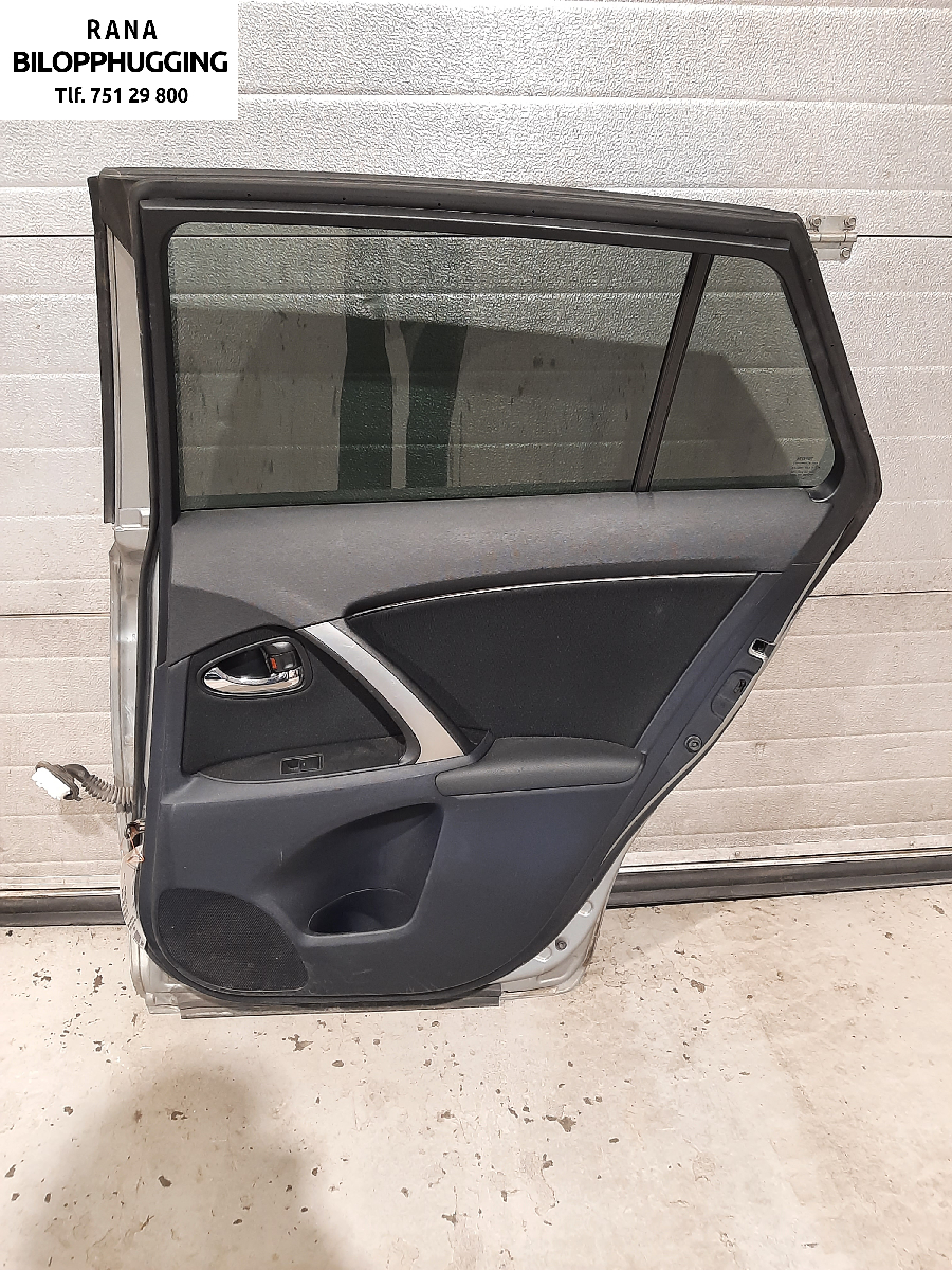 Dør høyre bak til Toyota Avensis 2009-2015 (Type III, Fase 1)  (TOYOTA|6700305160|)