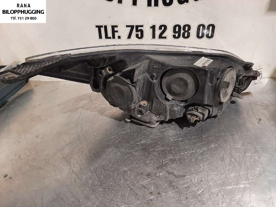 Frontlykt venstre halogen til Ford Focus 2011-2014 (Type III, Fase 1)  (FORD|2004299|)