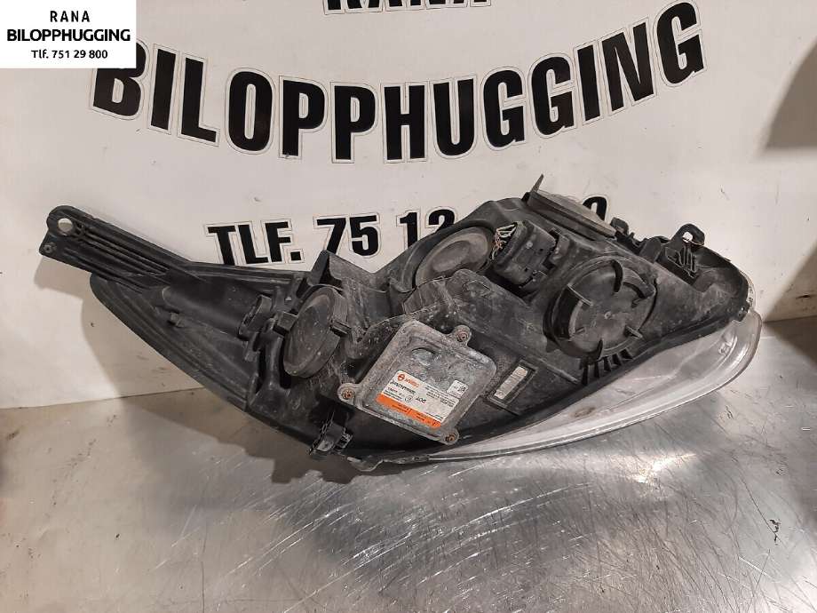 Frontlykt venstre halogen til Ford Focus 2011-2014 (Type III, Fase 1)  (FORD|2004299|)