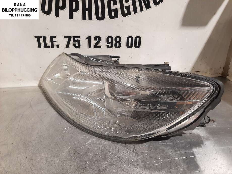 Frontlykt venstre halogen til Škoda Octavia 2009-2013 (Type II, Fase 2)  (SKODA|1Z1941017S|)