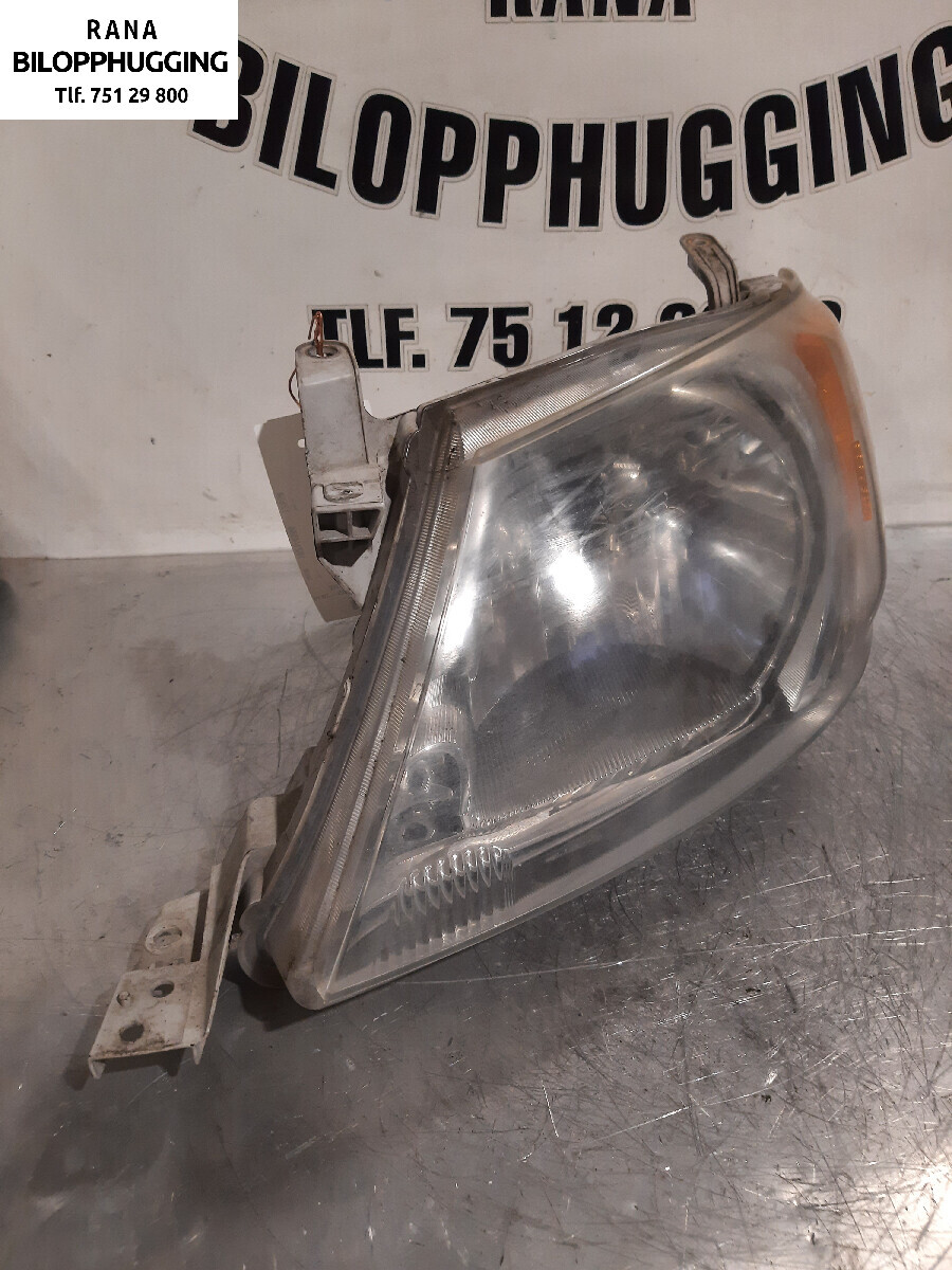 Frontlykt venstre halogen til Toyota Hilux, 2006-2011 (TOYOTA|)