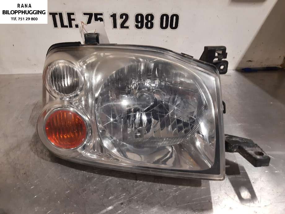 Frontlykt høyre halogen til Nissan King Cab 2002-2011 (Fase 2) (D22/NP300) (D22/NP300) (NISSAN|)