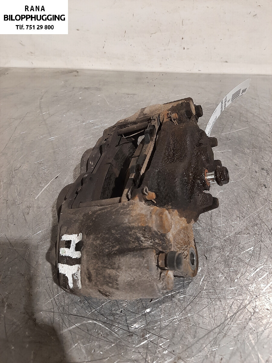 Bremsecaliper høyre foran til Mitsubishi Pajero 2016-2019 (Type IV, Fase 2)  (MITSUBISHI|4605B706|)