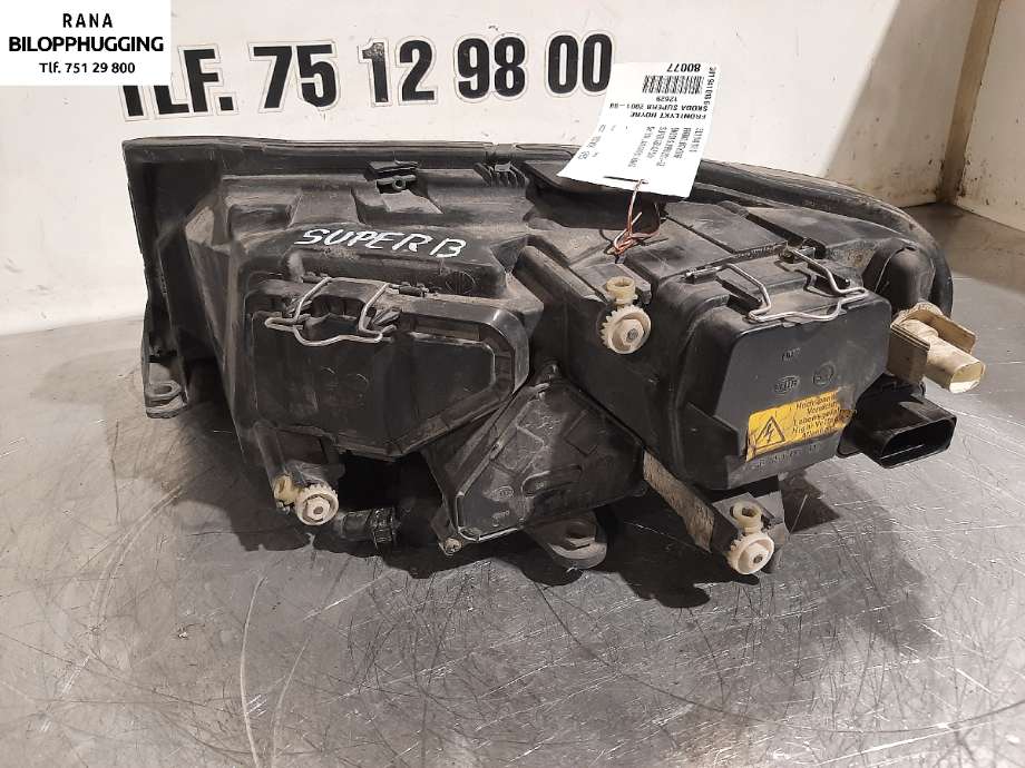 Frontlykt høyre halogen til Škoda Superb 2002-2008 (Type I)  (SKODA|3U1 941 018 G||3U1941018)