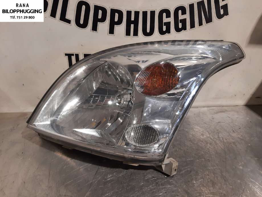 Frontlykt venstre halogen til Toyota Land Cruiser 120 2002-2009  (TOYOTA|811706A060|)