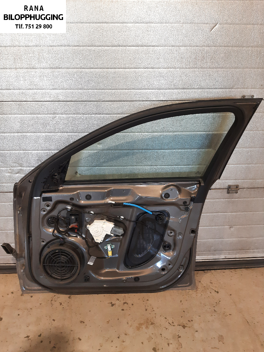 Dør høyre foran til Audi A4, Allroad 2009-2016 (Type I) (B8) (B8) (AUDI|8K0831052J|)