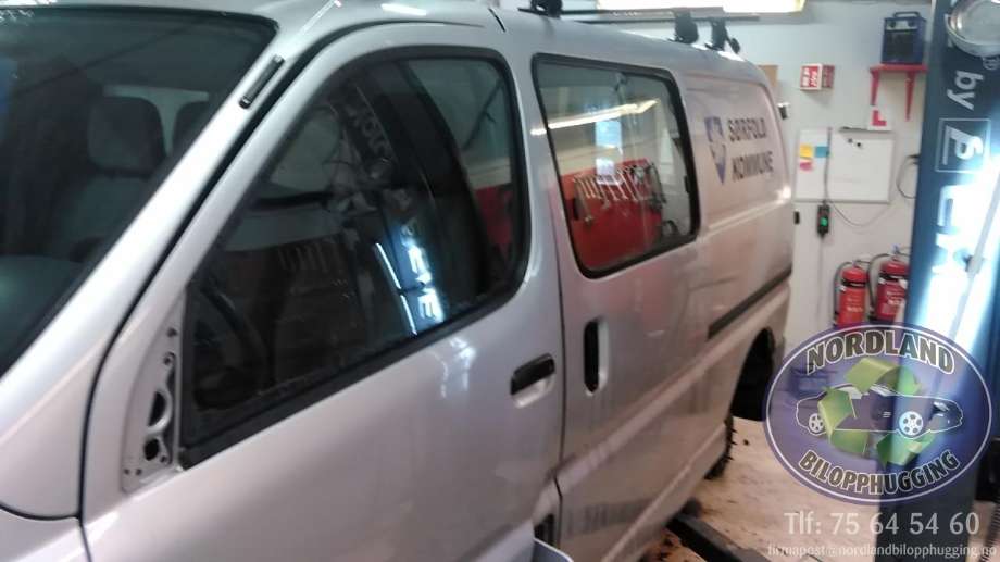 Toyota Hiace 2001-2006 (Fase 2) , Motorkode: 2KD-FTV, Girkassekode: