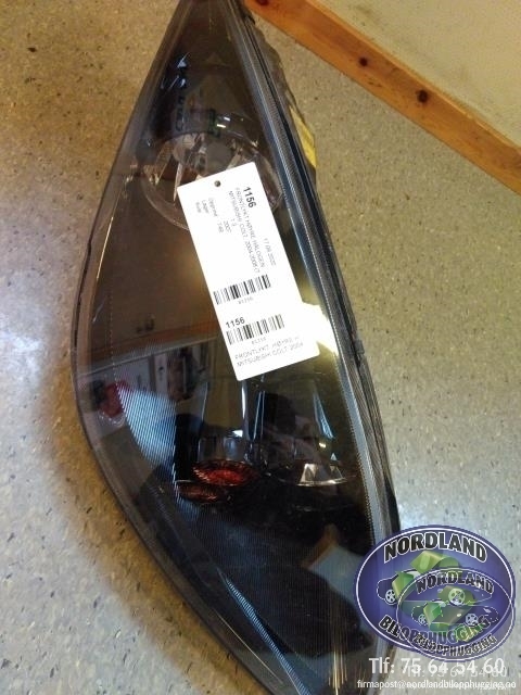 Frontlykt høyre halogen til Mitsubishi Colt, 2004-2008 (Type VII, Fase 1)  