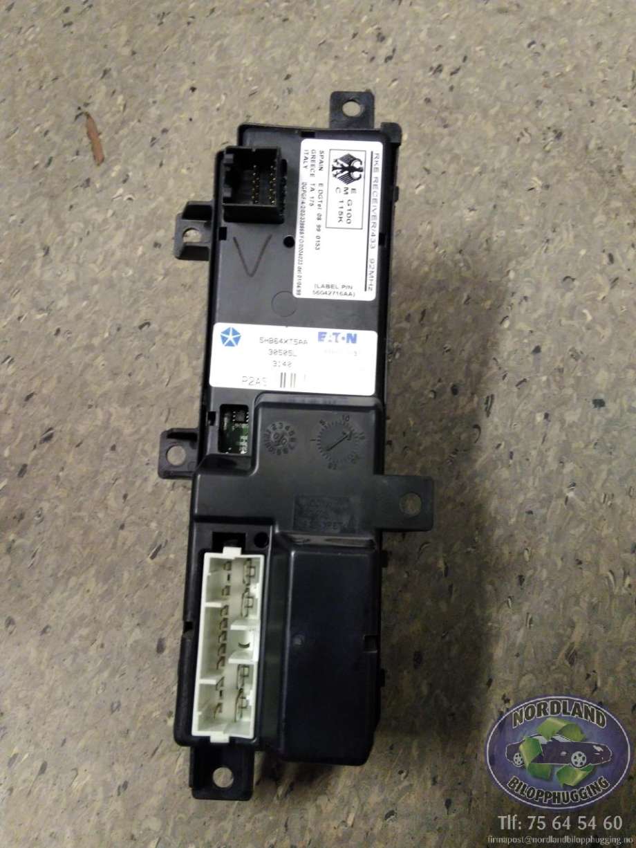 Styreenhet dør høyre foran til Jeep Grand Cherokee 1999-2004  (5HB64XT5AA|)