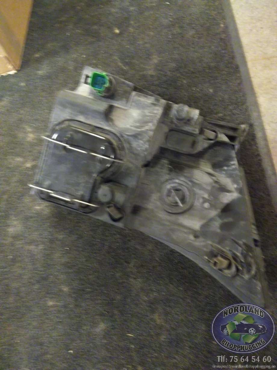 Frontlykt høyre halogen til Ford Transit 2006-2013