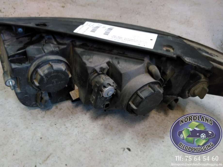 Frontlykt høyre halogen til Hyundai Santa Fe 2006-2009 (Type II, Fase 1)