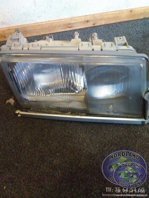 Frontlykt høyre halogen til Mercedes 190 1984-1993 (W201) (W201)
