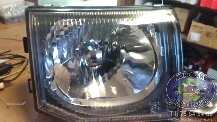 Frontlykt høyre halogen til Mitsubishi Pajero, 1992-1999 (Type II)  