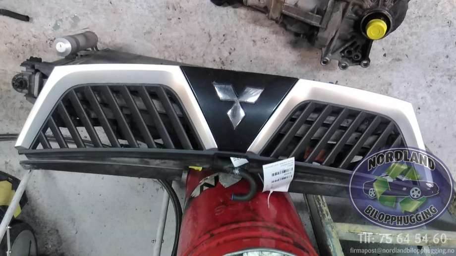 Grill til Mitsubishi Outlander 2007-2010 (Type II, Fase 1)  