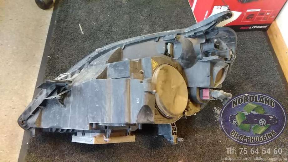 Frontlykt høyre xenon til Opel Zafira B 2005-2011  