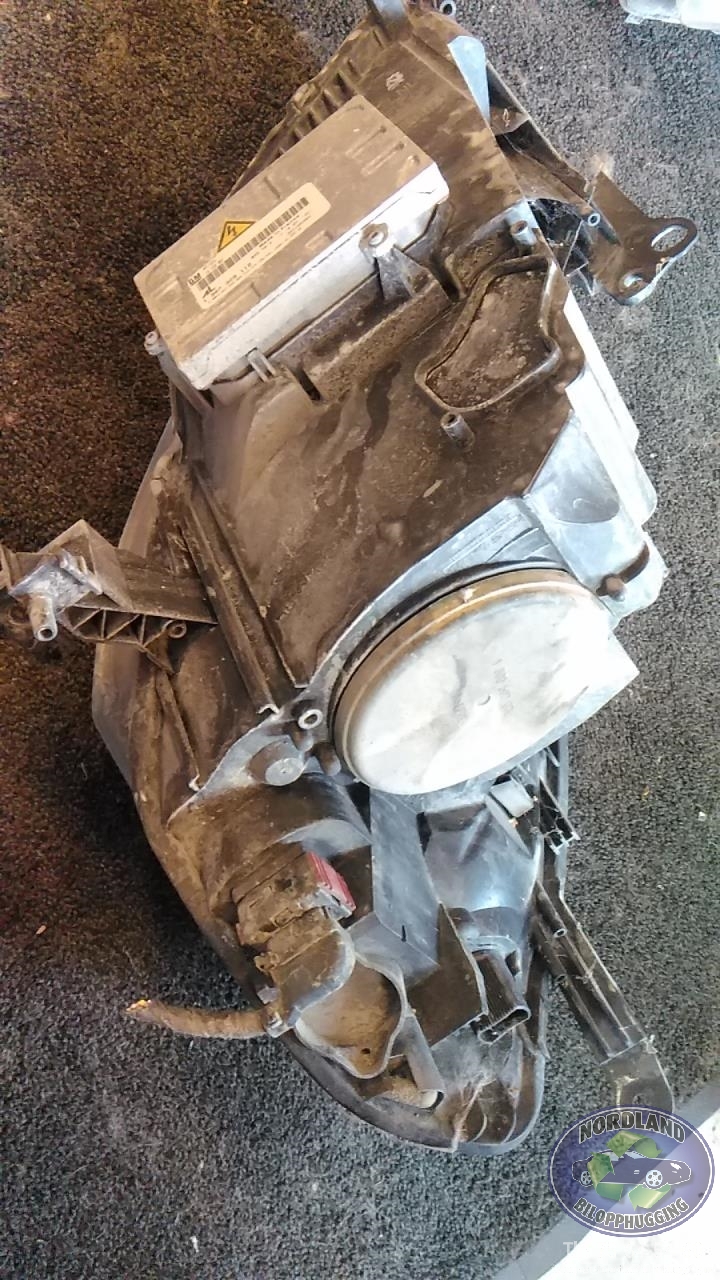 Frontlykt høyre xenon til Opel Zafira B 2005-2011  