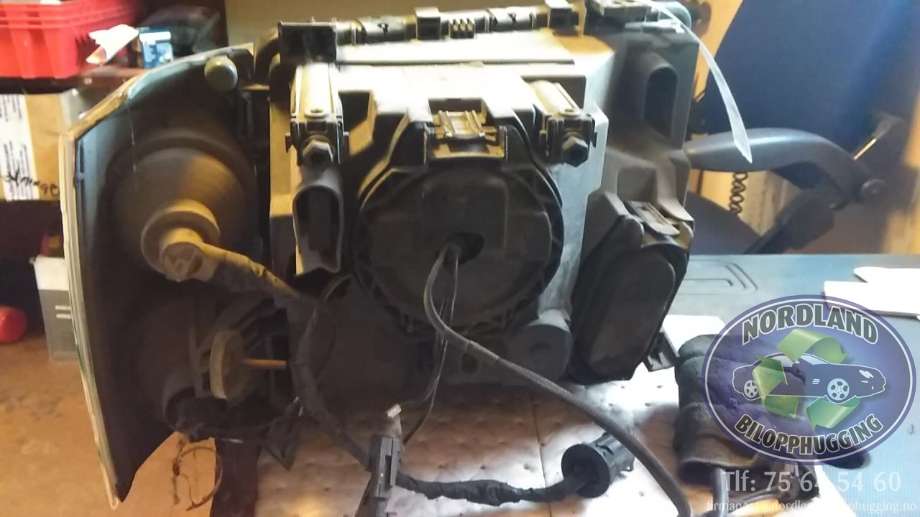 Frontlykt venstre halogen til Land Rover Range Rover 1996-2001 (Type II)  