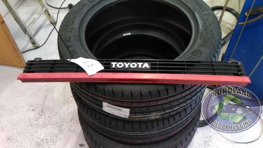 Grill til Toyota Corolla, 1982-1987 (KE80) (KE80)