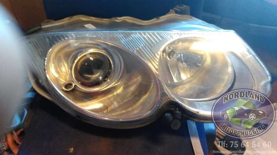 Frontlykt høyre halogen til Chrysler 300M, 1998-2004  