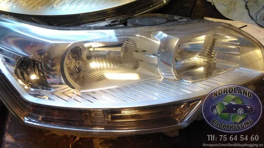 Frontlykt høyre halogen til Citroën C5, 2008-2017 (Type II)  