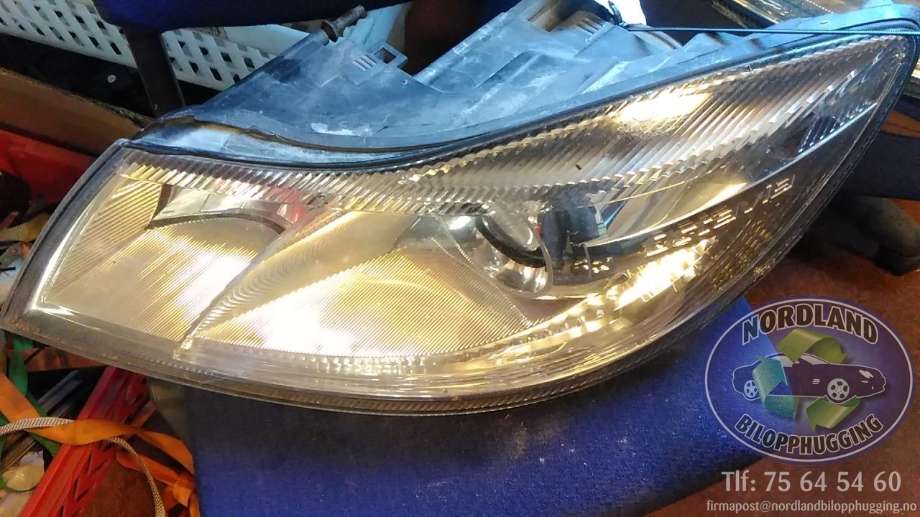 Frontlykt venstre halogen til Škoda Octavia, 2009-2013 (Type II, Fase 2)  