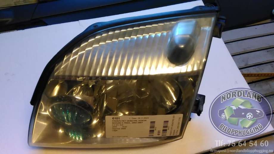 Frontlykt venstre xenon til Nissan X-Trail 2002-2007 (T30) (T30) 