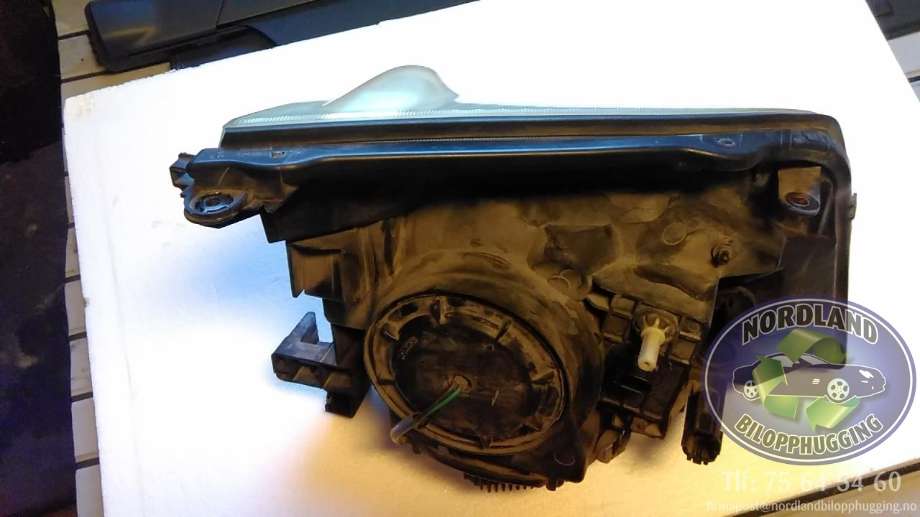 Frontlykt venstre xenon til Nissan X-Trail 2002-2007 (T30) (T30) 