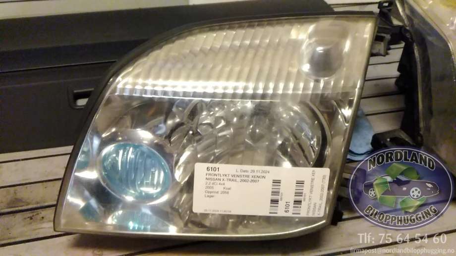 Frontlykt venstre xenon til Nissan X-Trail 2002-2007 (T30) (T30) 