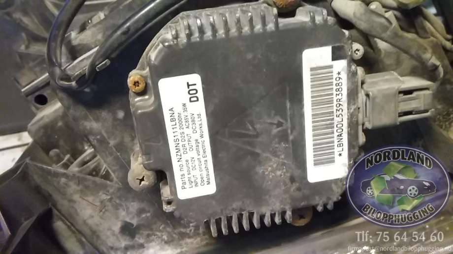 Frontlykt venstre xenon til Nissan X-Trail 2002-2007 (T30) (T30) 