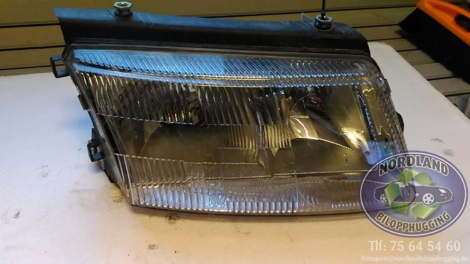 Frontlykt høyre halogen til VW Passat, 1997-2000 (B5,3B) (B5,3B) 