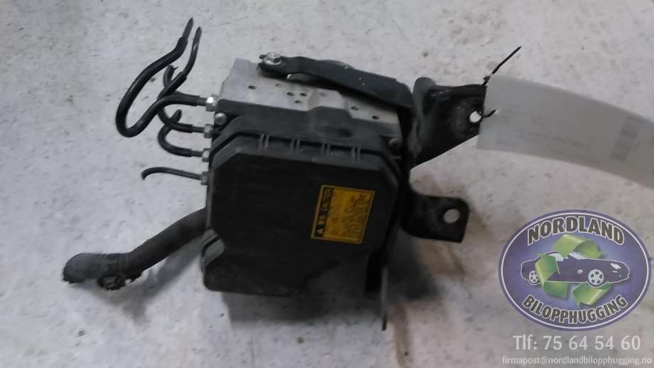 ABS sentral til Toyota Yaris, 2006-2009 (Type II, Fase 1)  (4405052780)