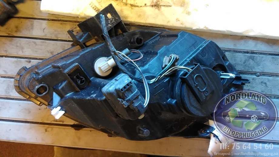 Frontlykt venstre halogen til Nissan Kubistar 2004-2009  