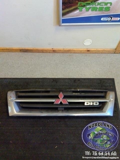 Grill til Mitsubishi Pajero, 2000-2006 (Type III)  