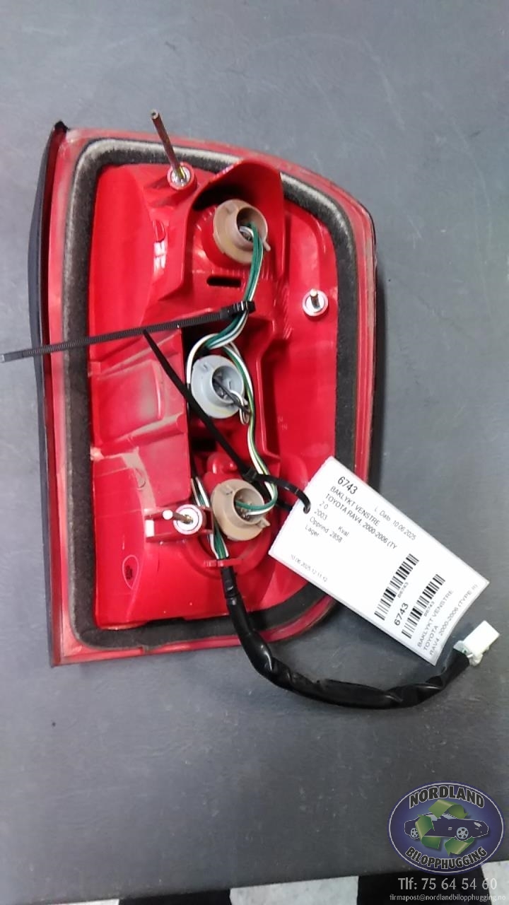 Baklykt venstre til Toyota RAV4, 2000-2006 (Type II)  